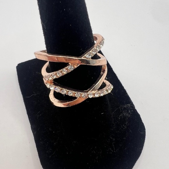 Rose Gold Criss Cross Rhinestone Ring Size 8 - Picture 1 of 8